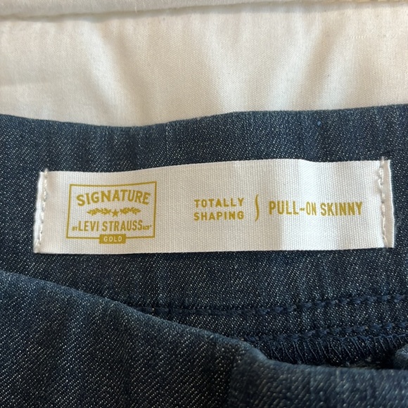 NWOT Levi pull on Jeans signature gold - Picture 5 of 6